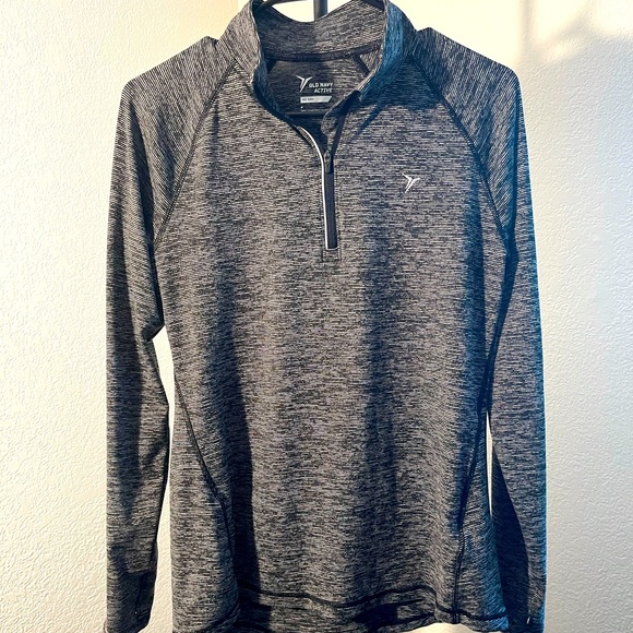 Old navy active long sleeve - Picture 1 of 5